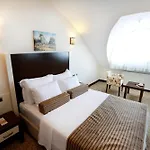 Hotel Lavin & 4*