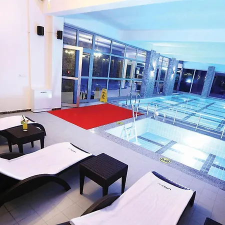 Lavin & Ξενοδοχείο 4*