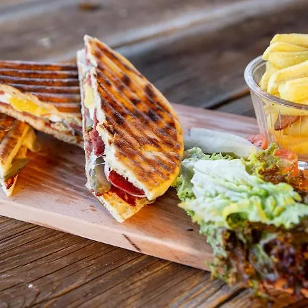 Ξενοδοχείο Lavin & Ντενιζλί