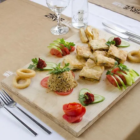 Ξενοδοχείο Lavin & Ντενιζλί