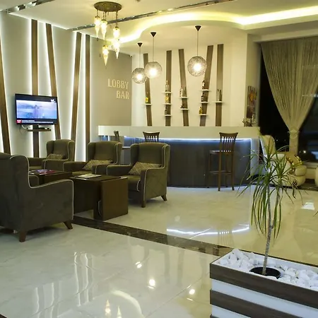 Lavin & فندق 4*