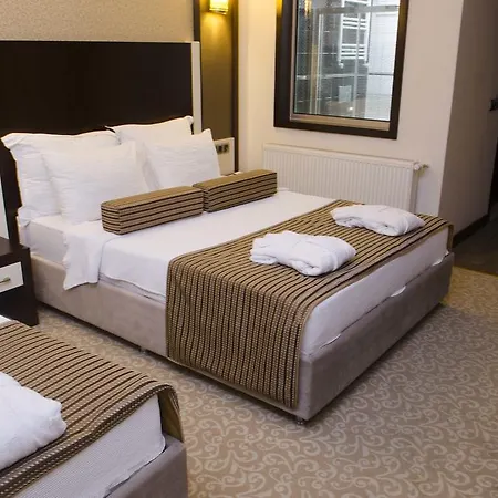 Lavin & Ξενοδοχείο Ντενιζλί